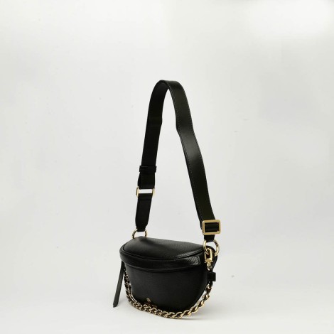 <p>Borsa a marsupio in pelle nera</p>