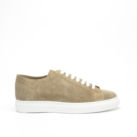 <p>Sneakers in camoscio beige</p>