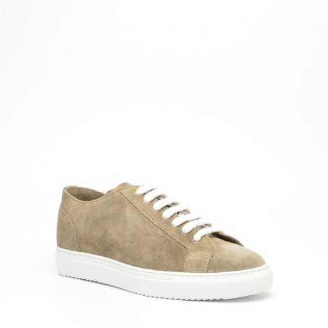 <p>Sneakers in camoscio beige</p>