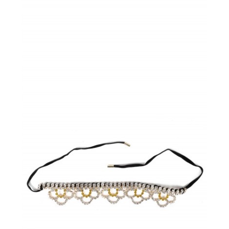 Area scalloped choker