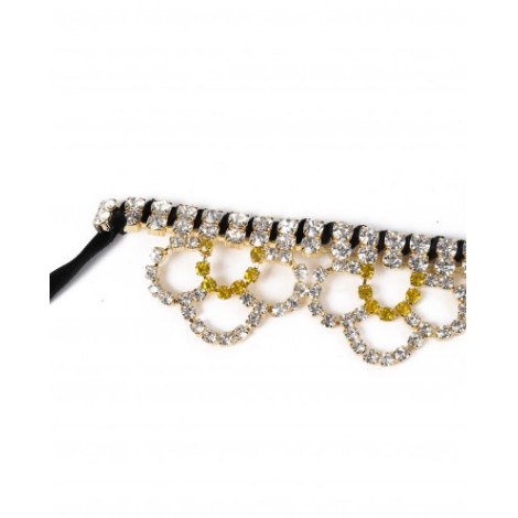 Area scalloped choker