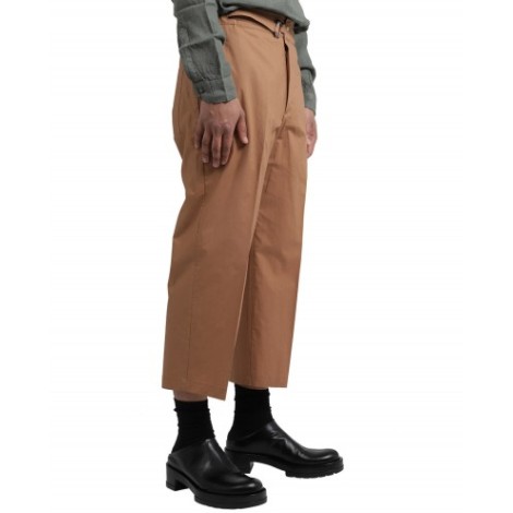 CostumeIn brown trousers