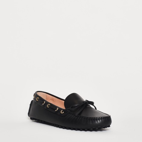 <p>Mocassino in pelle nera</p>