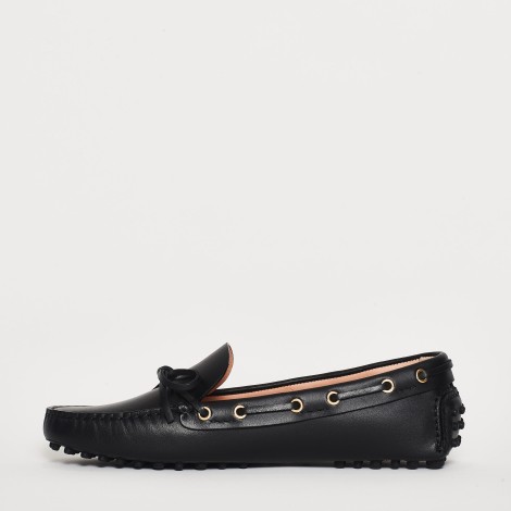 <p>Mocassino in pelle nera</p>