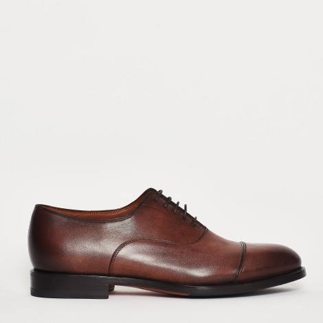 <p>Scarpa classica in pelle marrone</p>