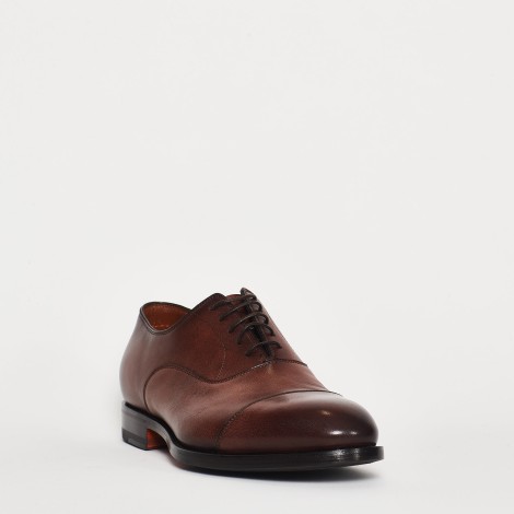 <p>Scarpa classica in pelle marrone</p>