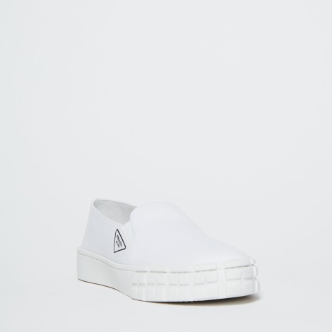 <p>Slip on in tessuto bianco</p>