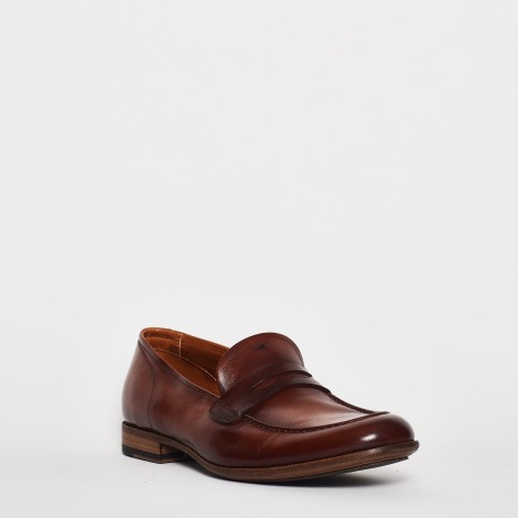 <p>Mocassino in pelle marrone</p>