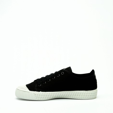 <p>Sneakers in tessuto nero</p>