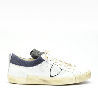 Sneakers in pelle bianca e camoscio blu