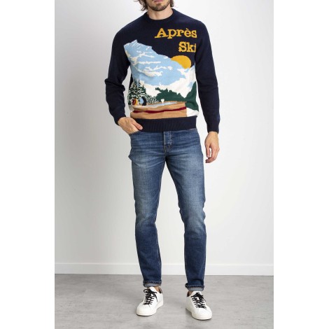 Man sweater with postcard