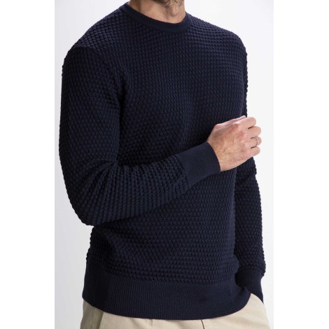 ROUND NECK KNIT BALL