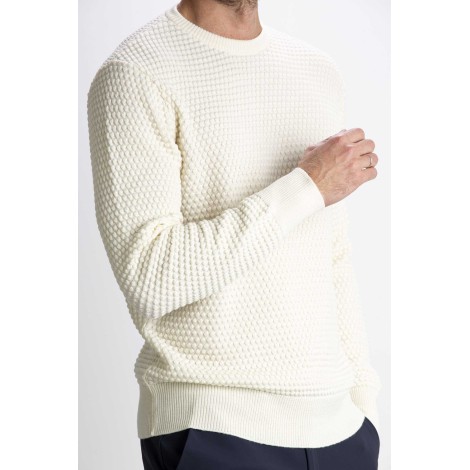 ROUND NECK KNIT BALL