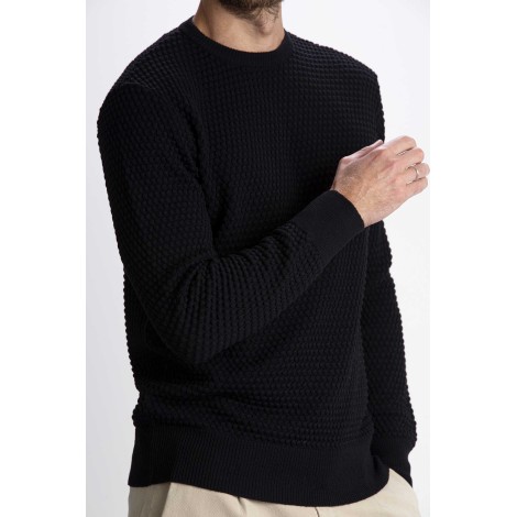 ROUND NECK KNIT BALL