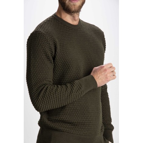 ROUND NECK KNIT BALL