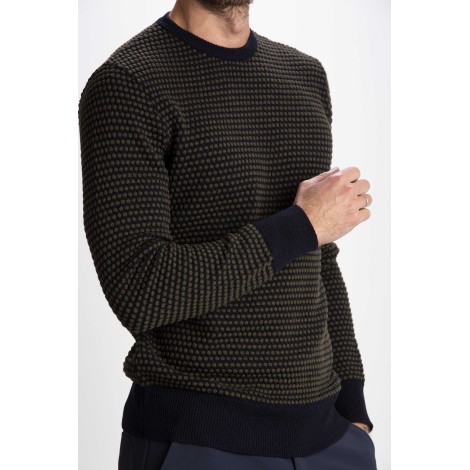 ROUND NECK KNIT BALL