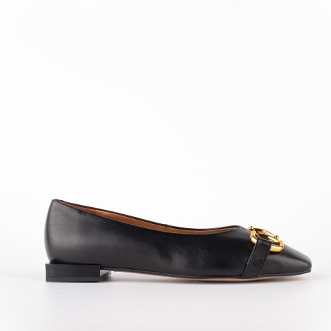 Ballerina in pelle nera