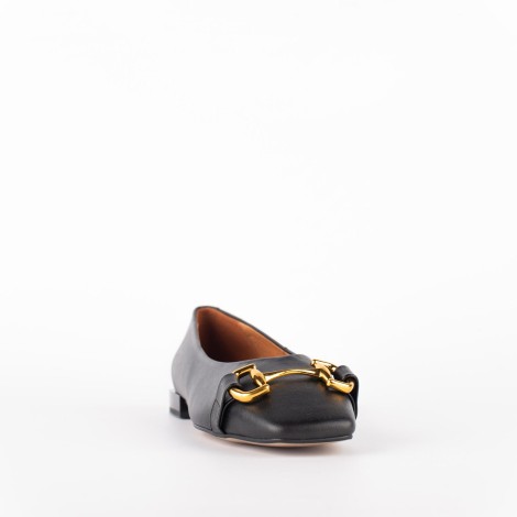 Ballerina in pelle nera