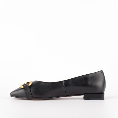 Ballerina in pelle nera