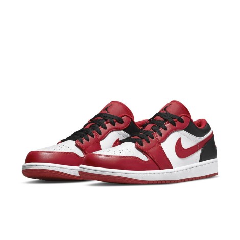 Jordan 1 Low Bulls