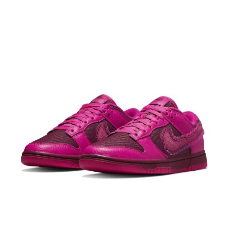 Nike Dunk Low Valentine's Day (2022) (W)