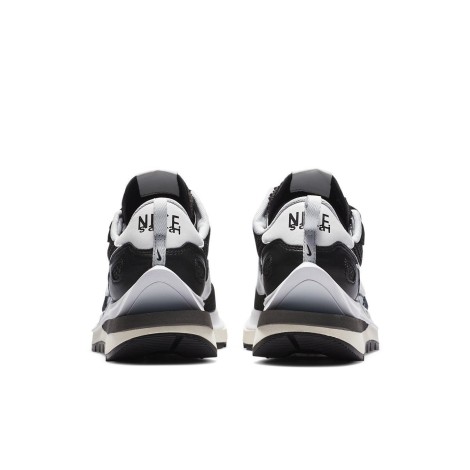 Nike Vaporwaffle sacai Black White