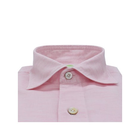 Camicia rosa con collo classico