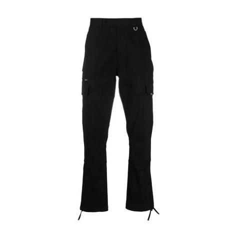 Pantalone di REPRESENT, da uomo, colore nero. Modello cargo, realizzato in tela. Caratterizzato da tasche verticali, tasconi sul retro e laterali con patta. Polsini regolabili. Vita con passanti per cintura. Vestibilità regolare. 