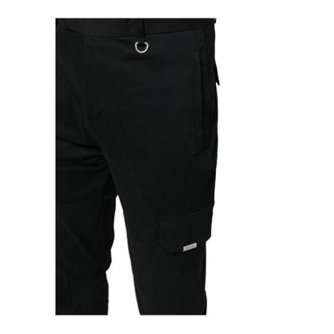 Pantalone di REPRESENT, da uomo, colore nero. Modello cargo, realizzato in tela. Caratterizzato da tasche verticali, tasconi sul retro e laterali con patta. Polsini regolabili. Vita con passanti per cintura. Vestibilità regolare. 