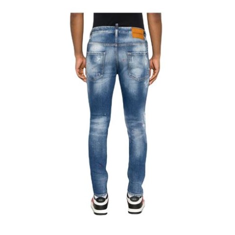 Jeans skinny con effetto vissuto in denim di cotone elasticizzato con effetto schiarito ,rifinitura con effetto vissuto, dettaglio effetto vernicemini targhetta con logo, applicazione posteriore con logo, cuciture a contrasto. 