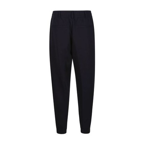 Pantaloni a vita elastica con passanti, nervature frontali e fondo elastico, realizzati in double jersey di cotone. Le textures utilizzate in questa parte di collezione risultano estremamente morbide e confortevoli, donando piena libertà di movimento per 