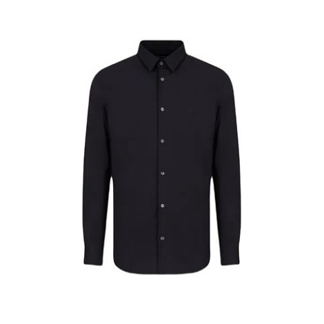 Camicia di Emporio Armani, da uomo, colore blu. Modello a maniche lunghe, tinta unita. Realizzato in misto cotone e nylon stretch. Caratterizzata da micro logo ricamato sul petto e polsini stondati. Collo classico con chiusura a bottoni. Vestibilità regol