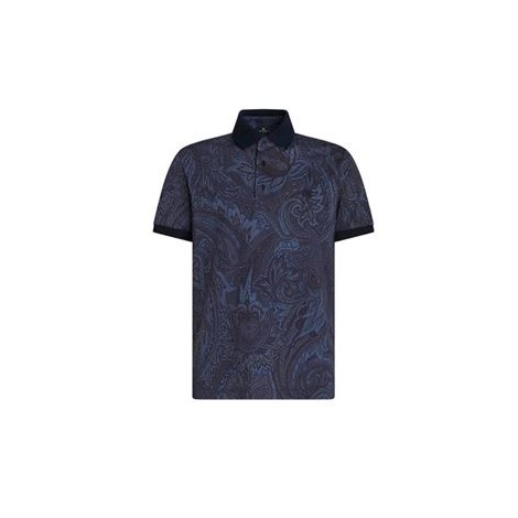 Polo realizzata in piquet di cotone e decorata con stampa Paisley all over. Il modello è impreziosito da Pegaso e logo ETRO ricamati ton-sur-ton sul petto.  