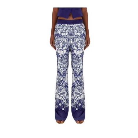 Pantalone di Blugirl, da donna, colore bianco e blu. Modello morbido con vita elasticizzata. Stampa rose a contrasto all-over. 