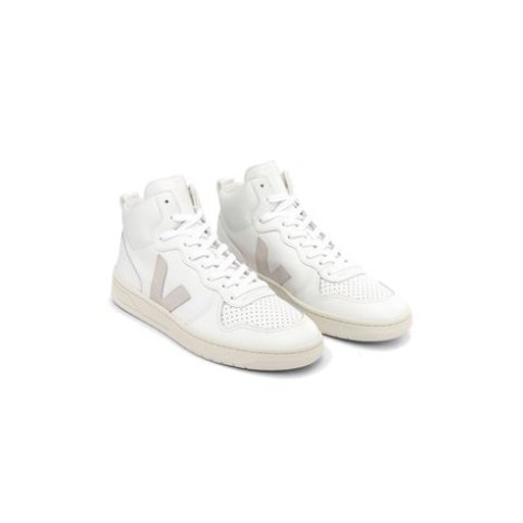 Sneakers V-15, di Veja, da uomo, colore bianco con V a contrasto colore sabbia. Modello alto e stringato. Realizzata in pelle. Punta tonda, logo laterale e logo sulla linguetta anteriore. Sa contrasto. Interni in tessuto e suola in gomma. 