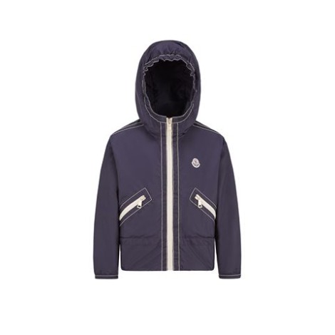 Giubbino TRUYERE, di Moncler Kids, colore blu. Realizzato in rainwear riciclato. Fodera in nylon. Cappuccio con fodera in rainwear riciclato. Chiusura con zip. Tasche con zip. 