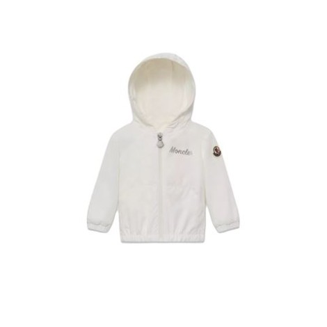 Giubbino EVANTHE, di Moncler kids, colore bianco. Realizzato con poliestere. Fodera in jersey. Cappuccio, maniche lunghe e chiusura con zip. Tasche a marsupio. Orlo e polsini elasticizzati. Logo ricamato. 