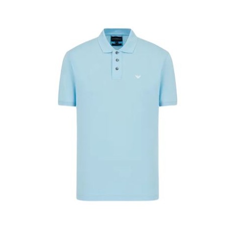 Polo di Emporio Armani, da uomo, colore azzurro. Modello realizzato in cotone piquet. Caratterizzato da maniche corte e dettaglio logo sul davanti. Colletto classico con chiusura a tre bottoni. Vestibilità regolare. 