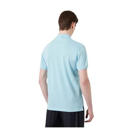 Polo di Emporio Armani, da uomo, colore azzurro. Modello realizzato in cotone piquet. Caratterizzato da maniche corte e dettaglio logo sul davanti. Colletto classico con chiusura a tre bottoni. Vestibilità regolare. 