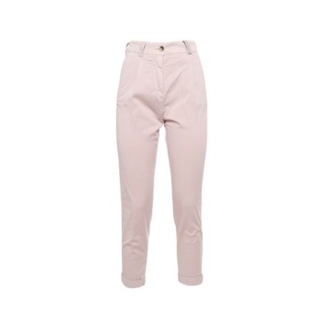 Pantalone di Fabiana Filippi, da donna, colore rosa. Modello a vita alta, realizzato in cotone. Caratterizzato da due tasche laterali e due tasche posteriori a filetto. Chiusura con bottone. Passanti per cintura. Vestibiltà regolare.  