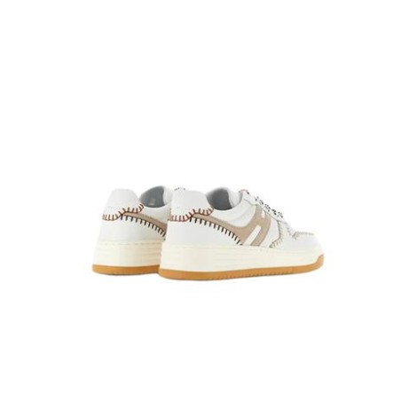 Sneakers Hogan H630 donna, made in ItalyTomaia in pelle liscia e H laterale in nabukInfilature all over, Fussbett in memory foam 9 mmSuola in gomma , altezza totale 4 cmCustodia in tessuto inclusaInclude un paio di lacci aggiuntivi 