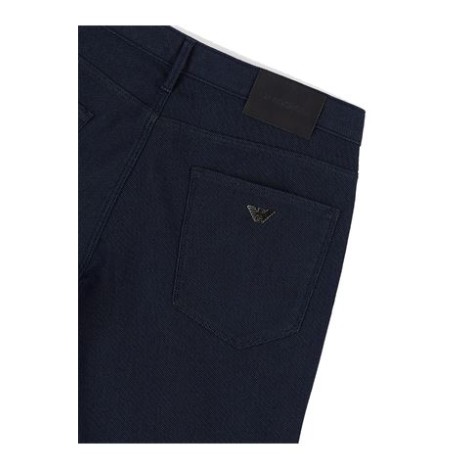 Pantalone di EMPORIO ARMANI, da uomo, colore blu. Modello a cinque tasche, caratterizzato da chiusura con zip e bottone. Passanti per cintura. Vestibilità regolare. 