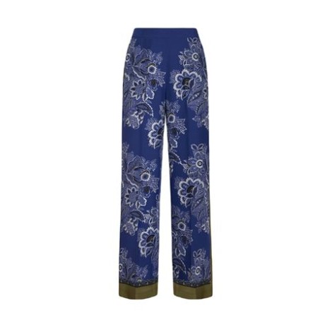 Pantaloni palazzo, dalla linea dritta e ampia con piega stirata. Il modello è realizzato in crêpe de Chine di seta con stampa d'ispirazione bouquet bandana e orlo con motivo grafico a contrasto.  