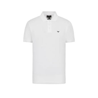 Polo di Emporio Armani, da uomo, colore bianco. Modello realizzato in cotone piquet. Caratterizzato da maniche corte e dettaglio logo sul davanti. Colletto classico con chiusura a tre bottoni. Vestibilità regolare. 