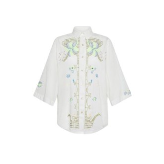 Camicia di Forte_Forte, da donna, colore bianco. Modello con ricami di fiori, linee maschili, manica 3/4, chiusura con bottoni e colletto classico. 