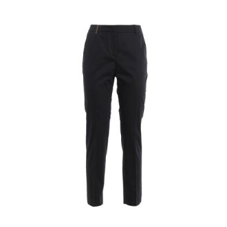 Pantalone di Peserico, da donna, colore nero. Realizzato in raso cotone, tinta unita . Modello dritto con spacchi sul fondo. Due tasche laterali e due tasche filetto sul retro. Vestibilità regolare. 