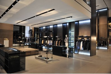 MONCLER stores in province Genova | SHOPenauer